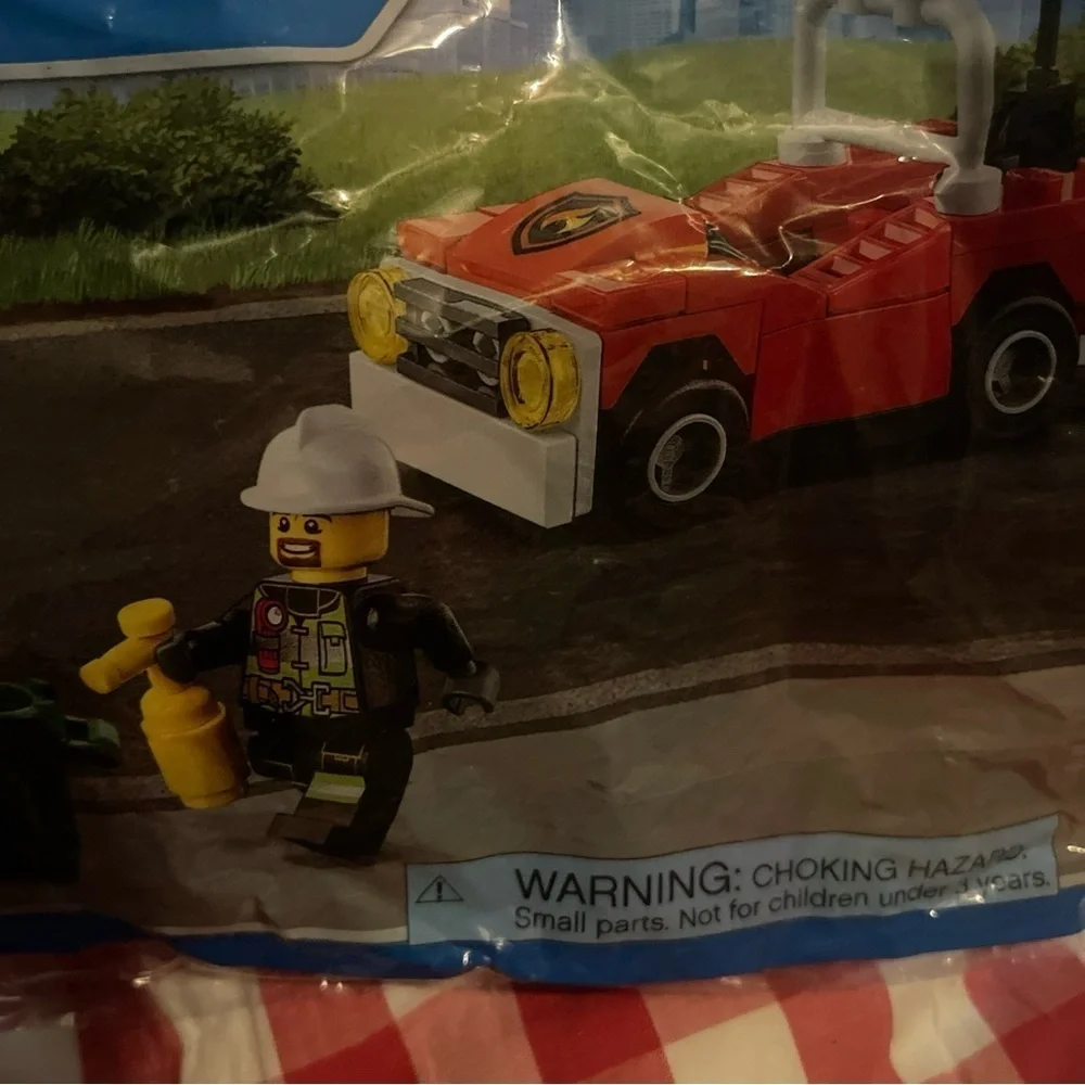 NEW! LEGO CIty 30347 Fire Car Fire Man Trash Can on Fire Extinguisher Poly Bag